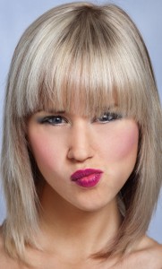 Pickel, Akne und Make-up - Wie hängen sie zusammen? Pickel, Akne und Make-up - Wie hängen sie zusammen?
